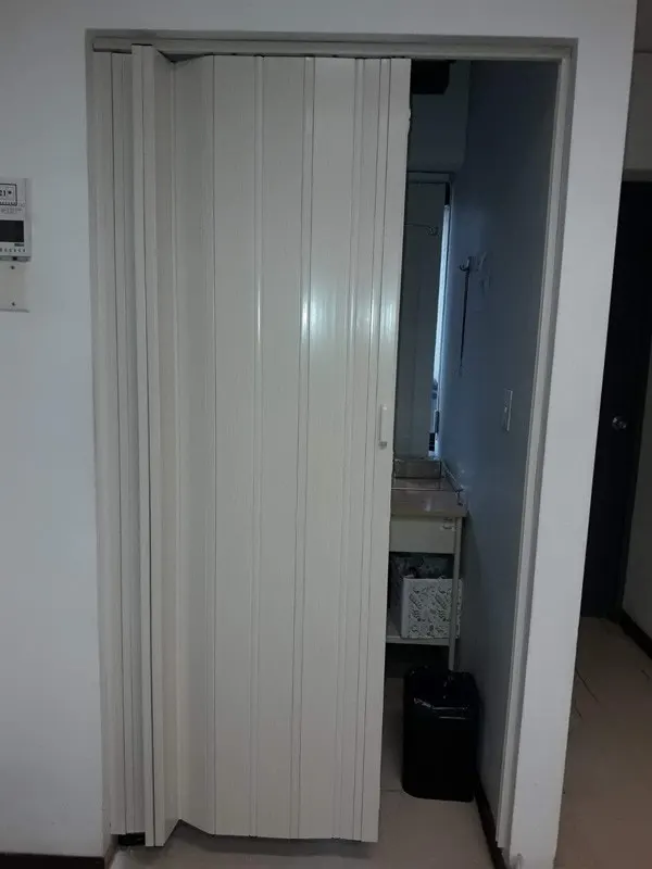 Puerta plegable blanca de PVC a medida - Madera Hogar
